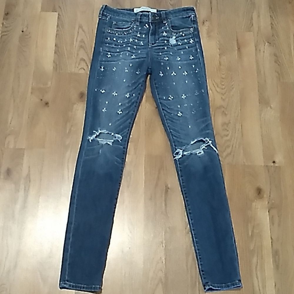 Abercrombie & Fitch Women's Studded Distressed Jeans. Size 2